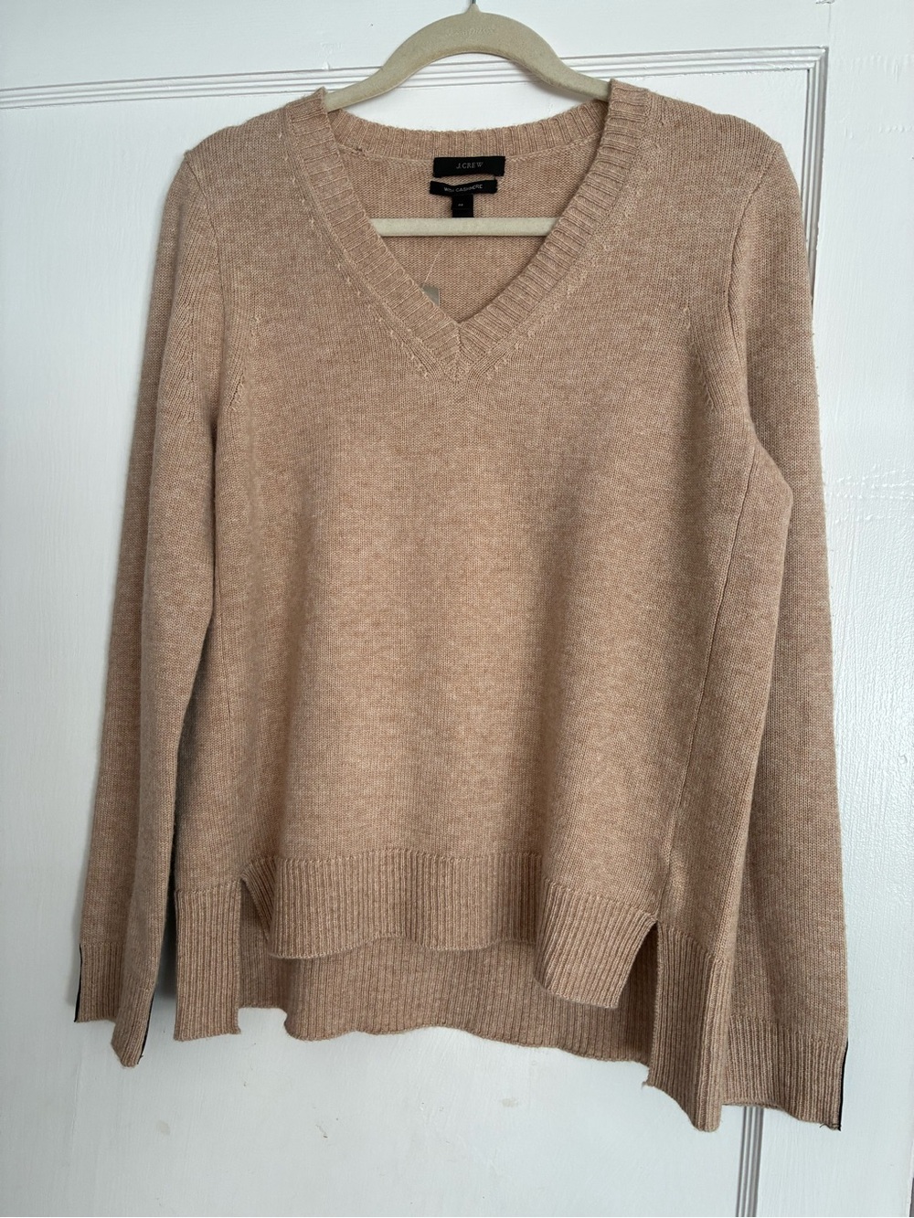 NWT J CREW TAN CASHMERE BLEND V NECK SWEATER WITH LEATHER PATCHES SZ M